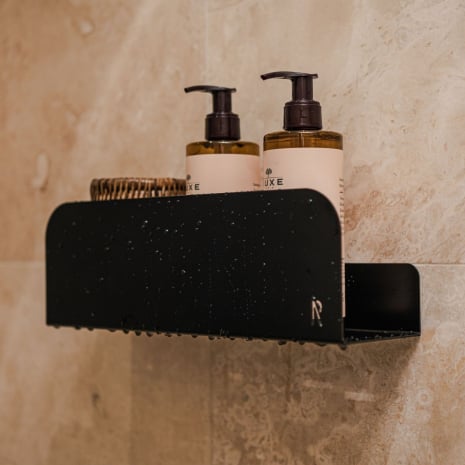 Étagère de douche en acier plié à fixation adhésive sans perçage – 30 × 8 cm – Noir mat fine texture