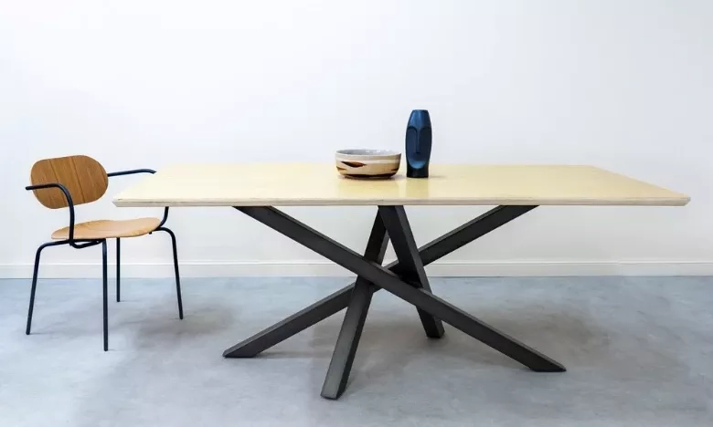 Pied de table mikado