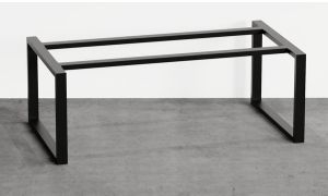 Structure de table avec deux traverses hautes